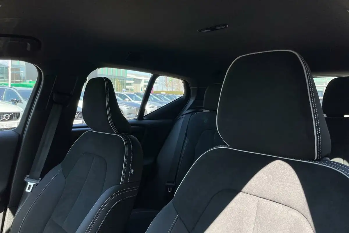 2024-volvo-xc40-20-b3-plus-big-27