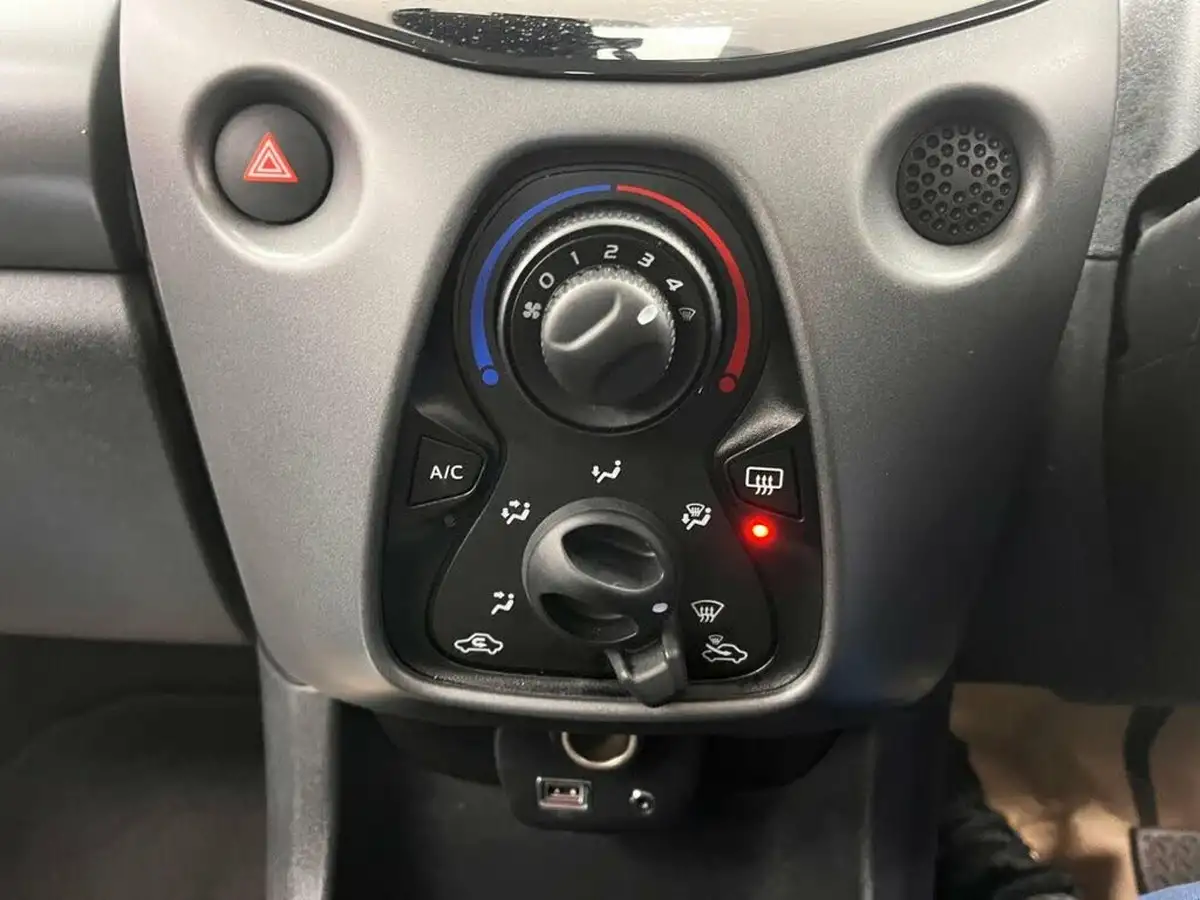 2021-toyota-aygo-10-vvt-i-x-play-tss-big-18