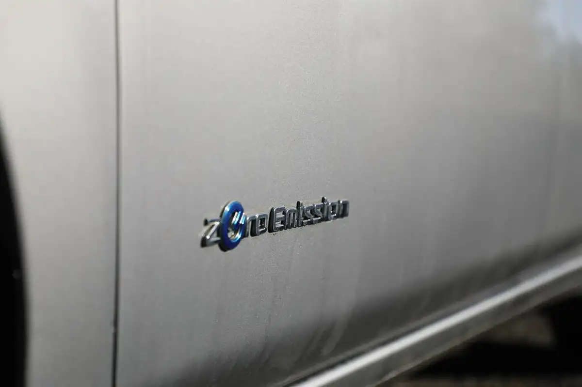 2017-nissan-leaf-e-tekna-80kw-30kwh-big-7