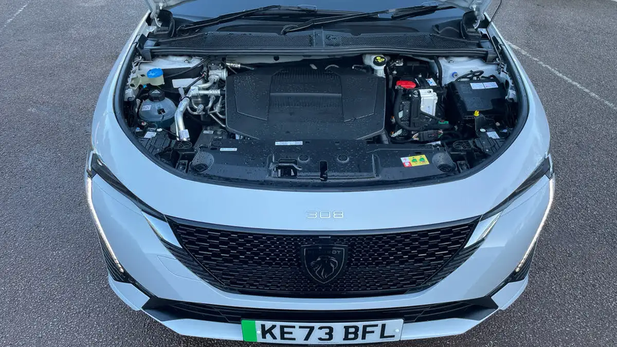 2024-peugeot-308-e-gt-big-17