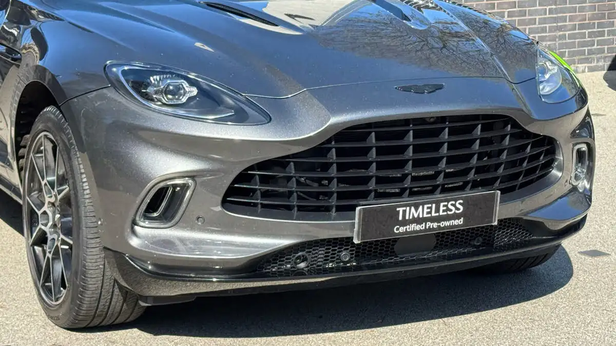 2021-aston-martin-dbx-40-v8-big-18
