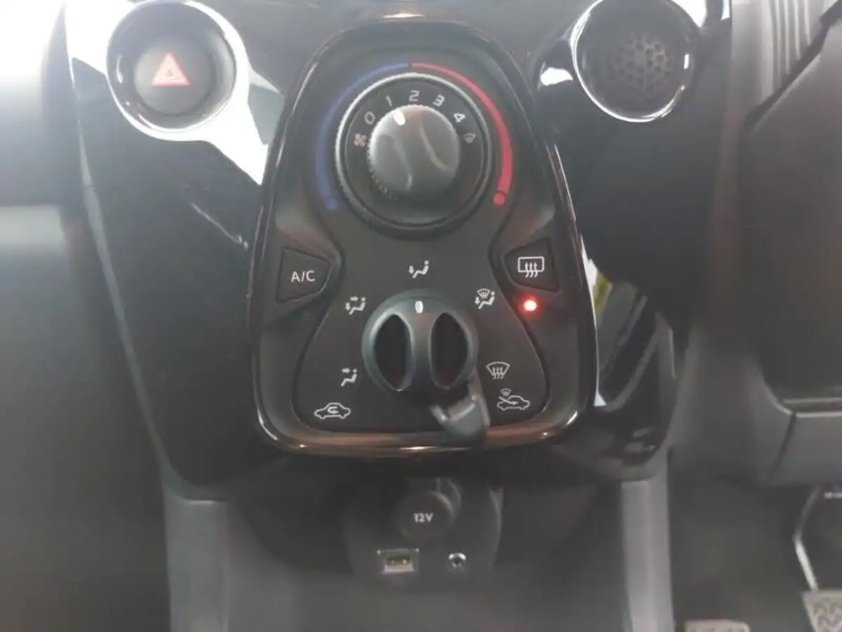 2015-citroen-c1-10-vti-flair-5d-big-14