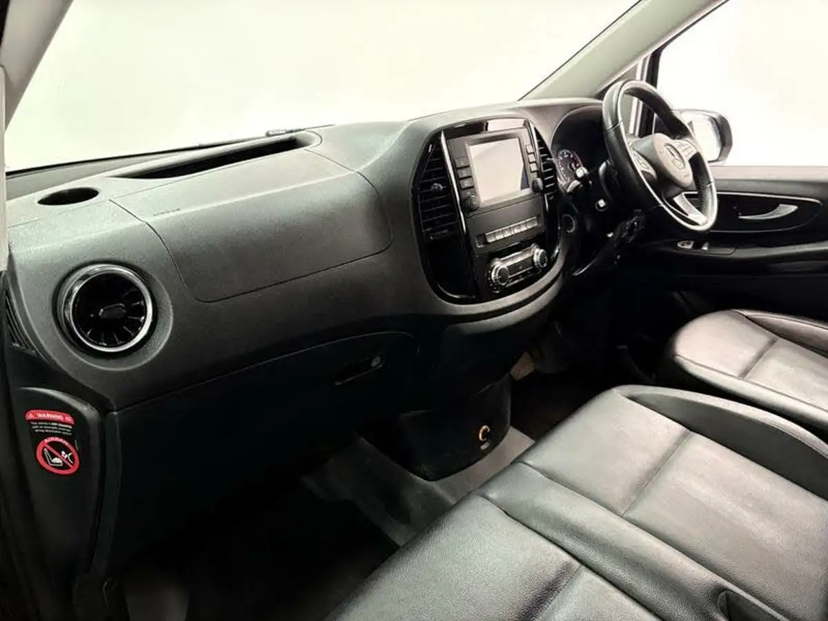 2022-mercedes-benz-vito-big-10