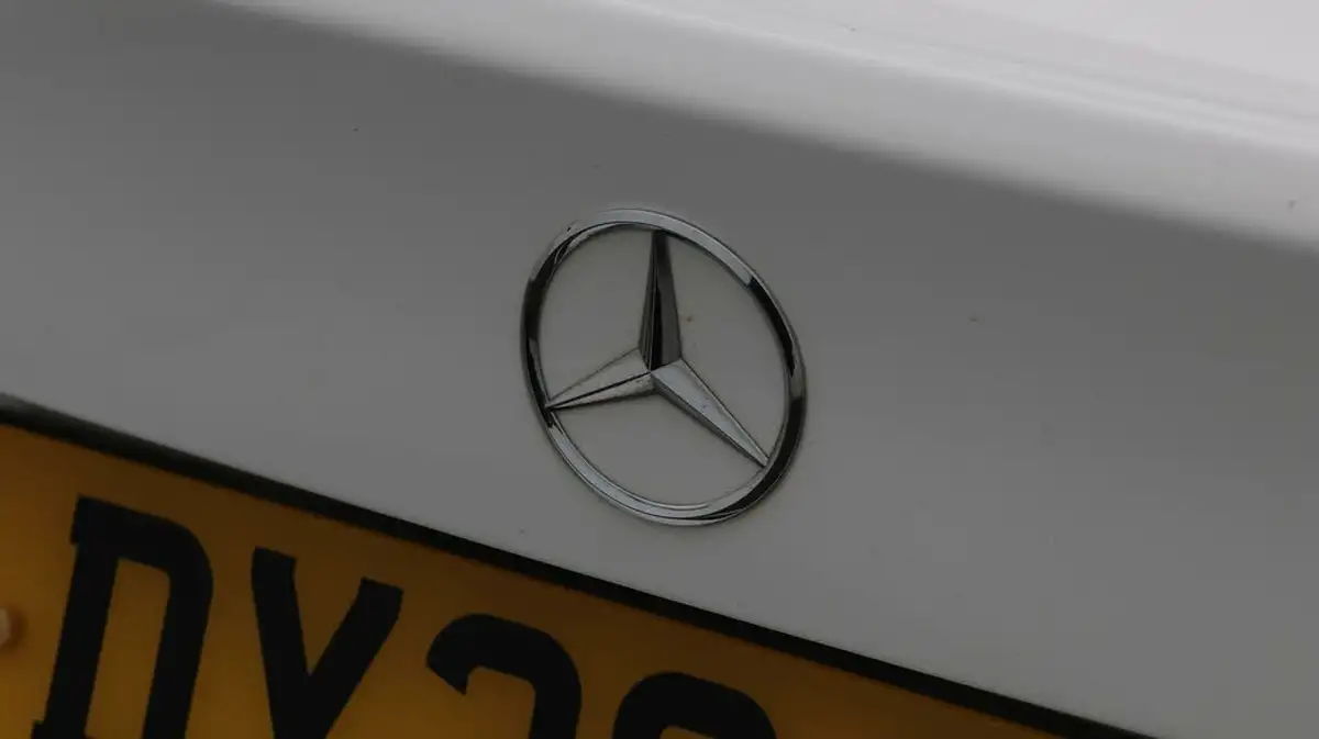 2020-mercedes-benz-a-class-13-a200-amg-line-saloon-4d-big-21