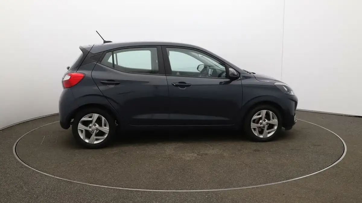 2023-hyundai-i10-12-se-connect-big-8