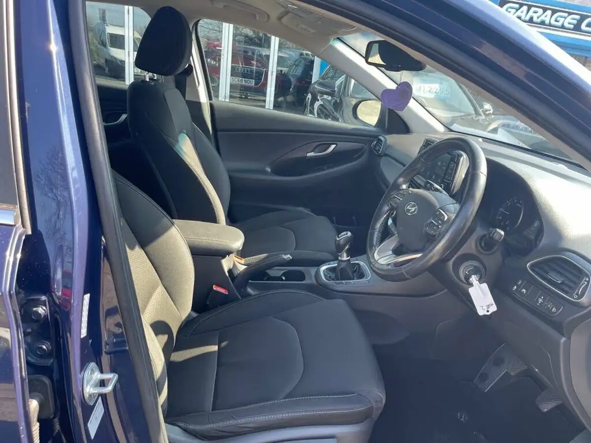 2018-hyundai-i30-10-t-gdi-se-hatchback-big-8