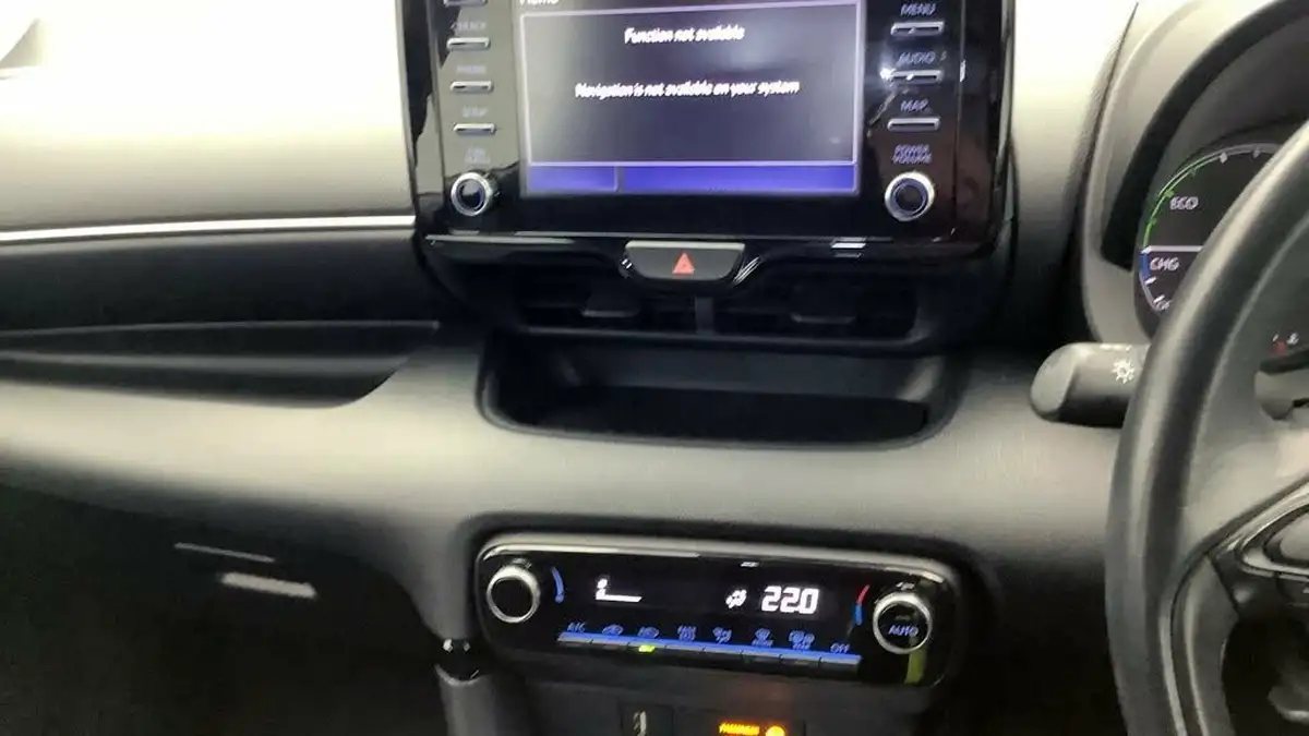 2021-toyota-yaris-15-vvt-i-icon-114bhp-hybrid-1490cc-e-cvt-big-6