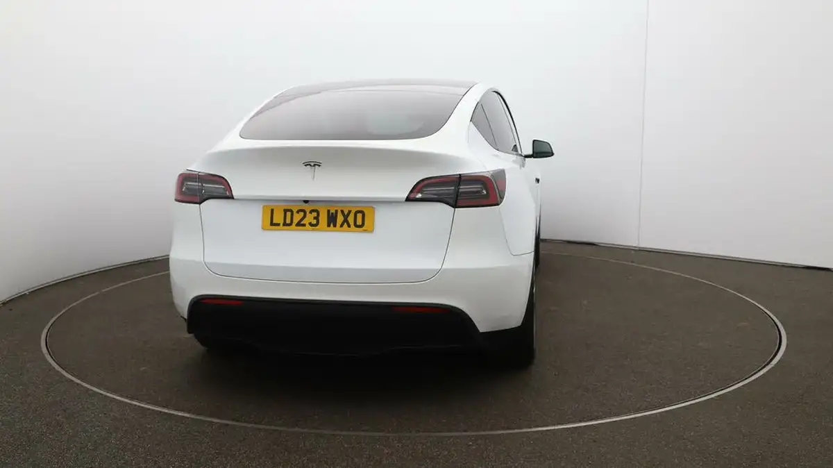 2023-tesla-model-y-e-rwd-big-48