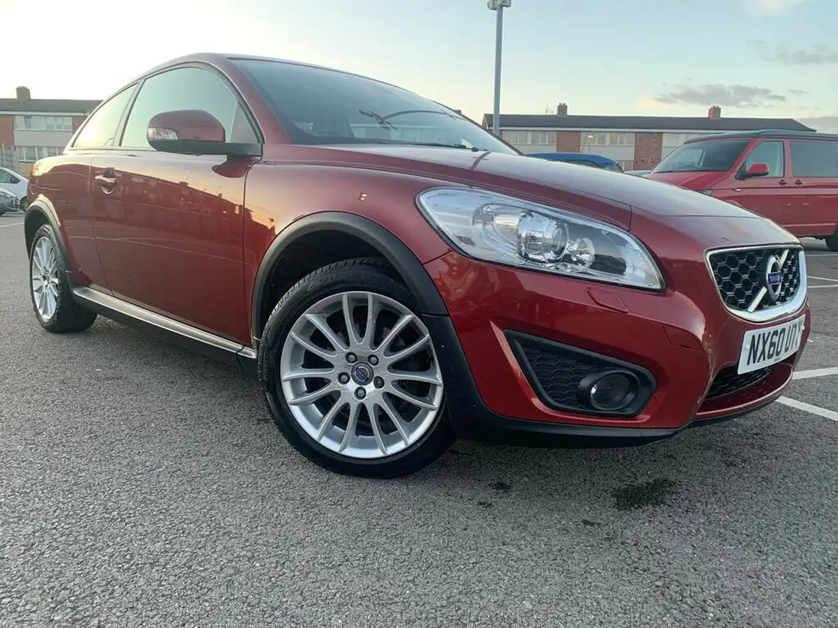 2010-volvo-c30-20-se-lux-coupe-2d-big-0