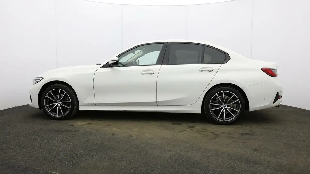 2021-bmw-3-series-20-318i-sport-saloon-4d-big-61
