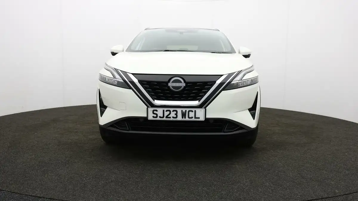 2023-nissan-qashqai-15-tekna-big-1