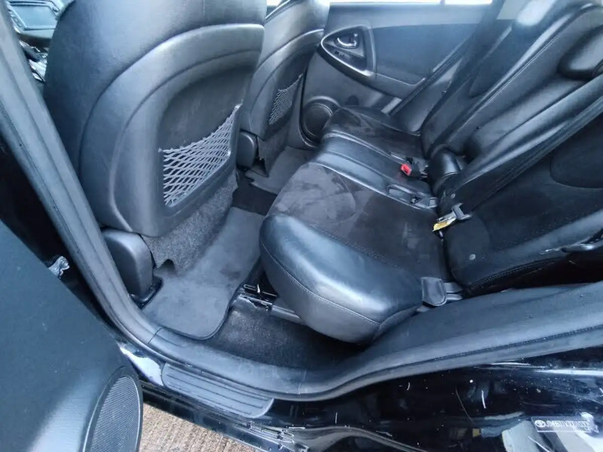 2012-toyota-rav4-22td-sr-150bhp-euro5-big-28