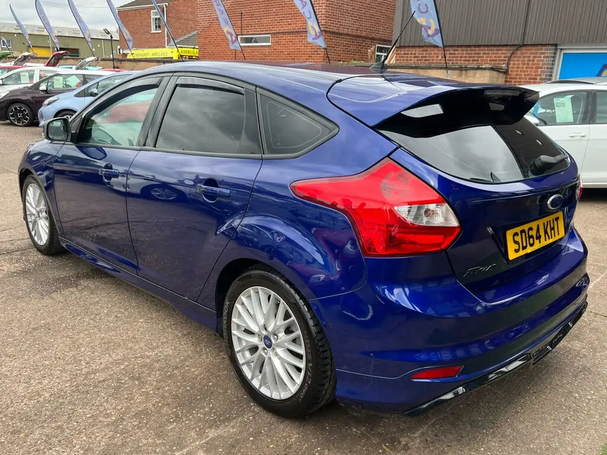 2014-ford-focus-16tdci-zetec-s-hatchback-big-15
