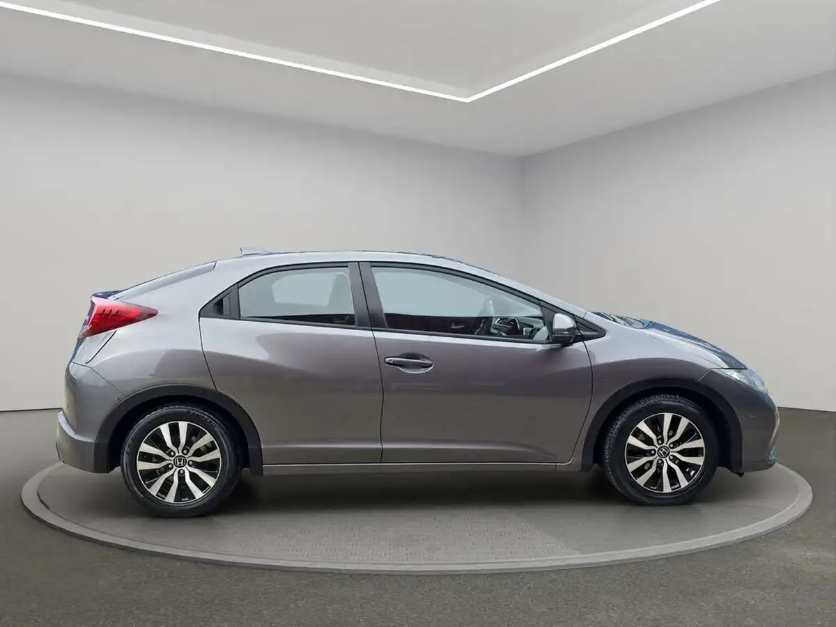 2014-honda-civic-16td-se-plus-hatchback-big-5