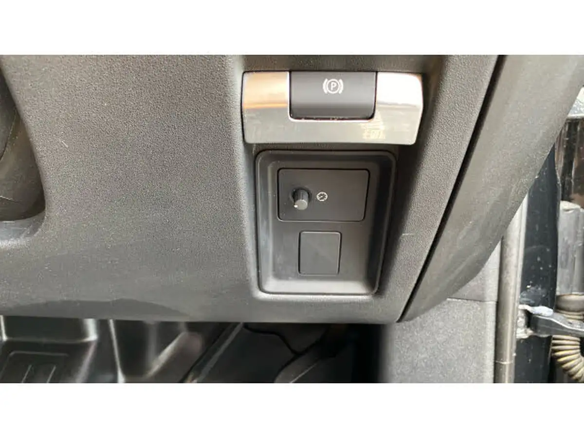 2023-land-rover-90-defender-50-p525-v8-big-30