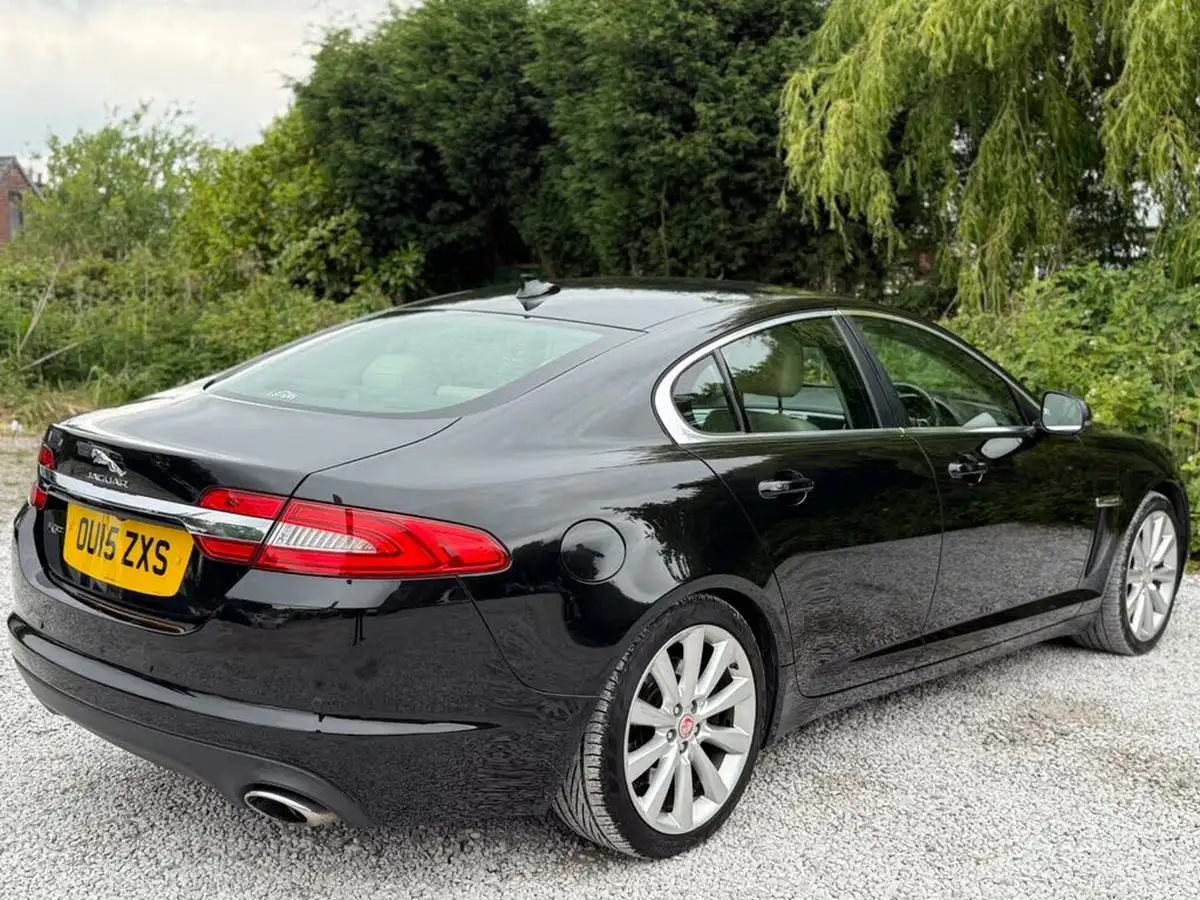 2015-jaguar-xf-22td-portfolio-200ps-saloon-4d-big-7