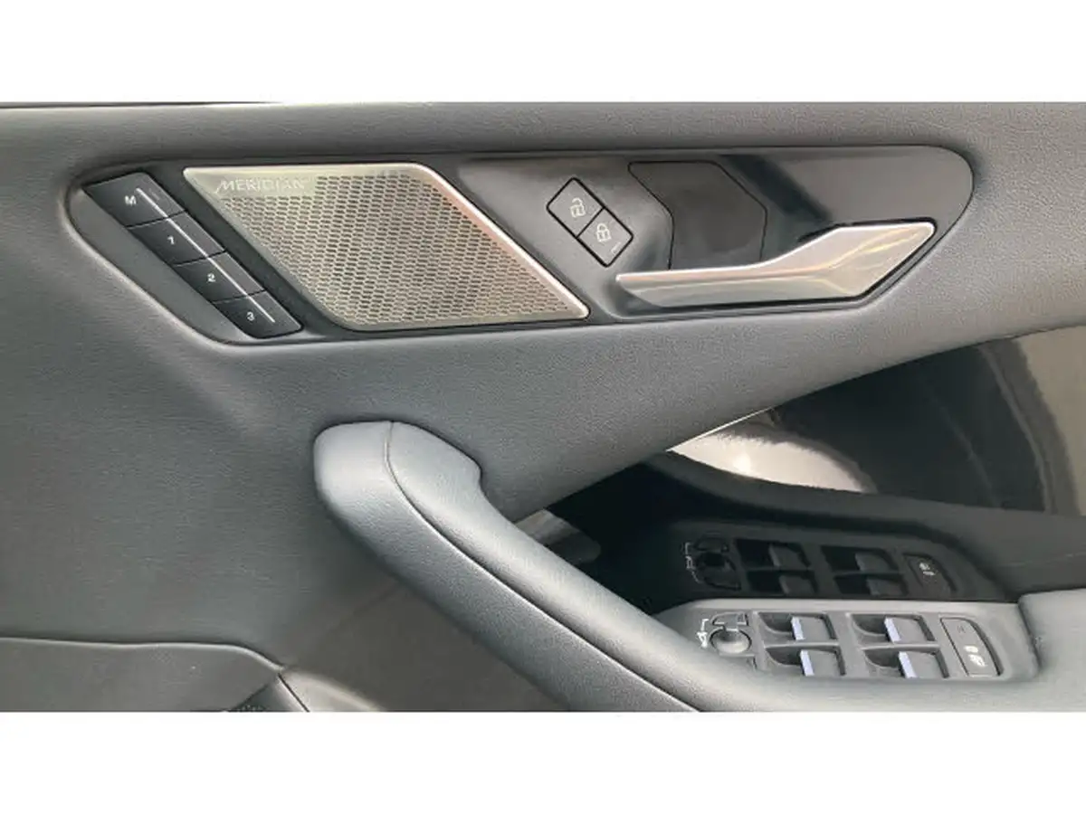 2021-jaguar-i-pace-ev400-black-big-44