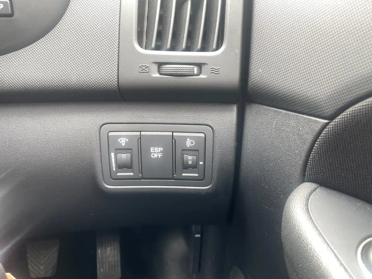 2009-hyundai-i30-comfort-big-18