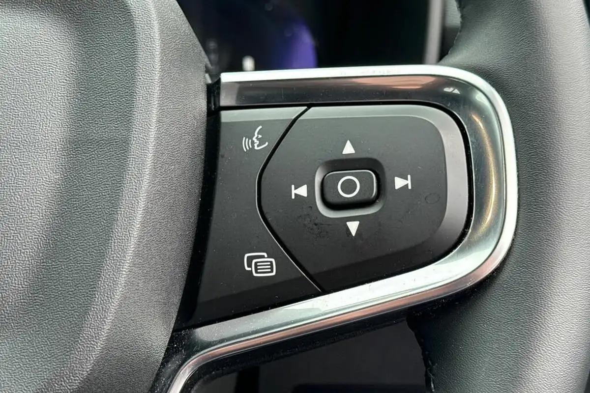 2024-volvo-xc40-20-b3-plus-big-11