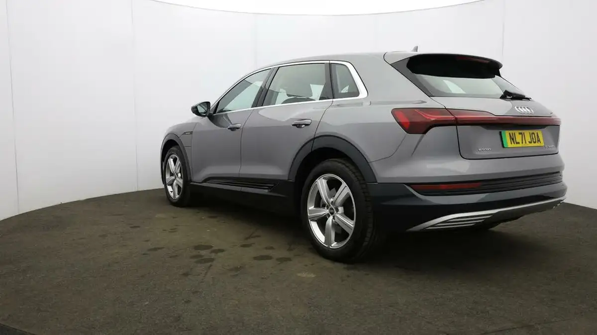 2021-audi-e-tron-50e-technik-station-wagon-big-57