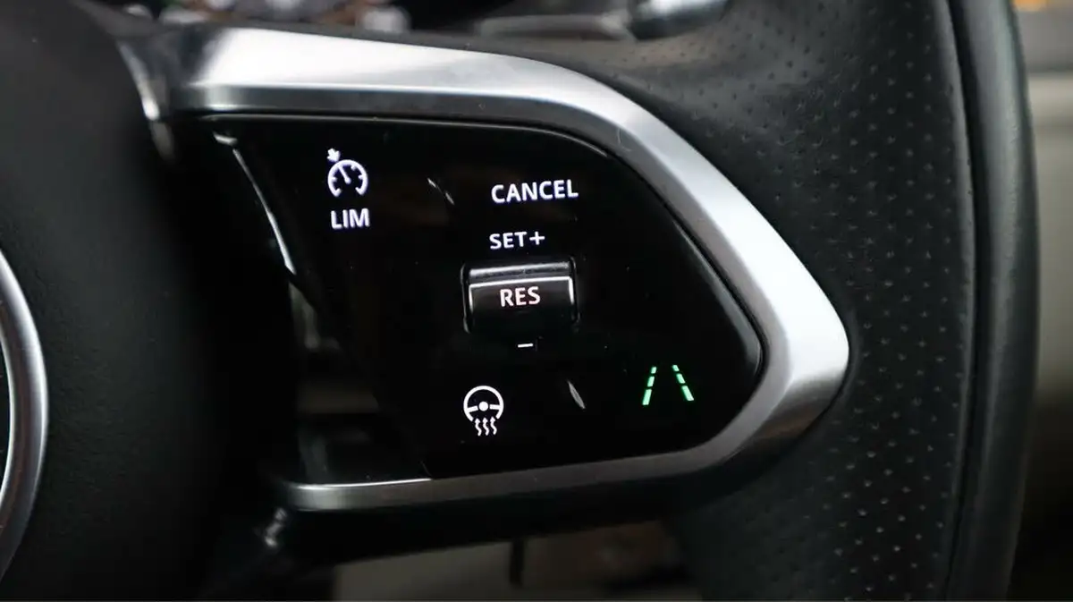 2022-jaguar-f-pace-20-p400e-r-dynamic-s-big-25