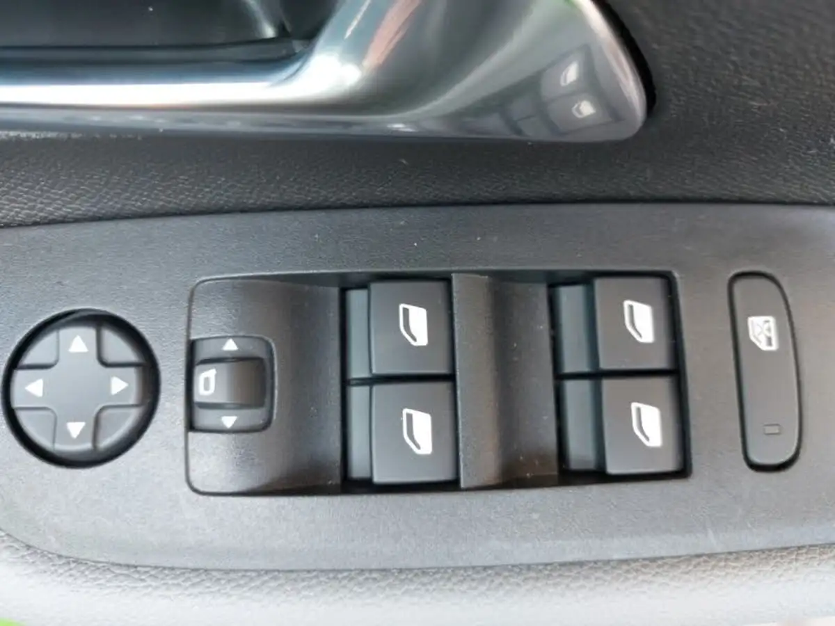 2024-vauxhall-mokka-12-design-130ps-auto-big-17