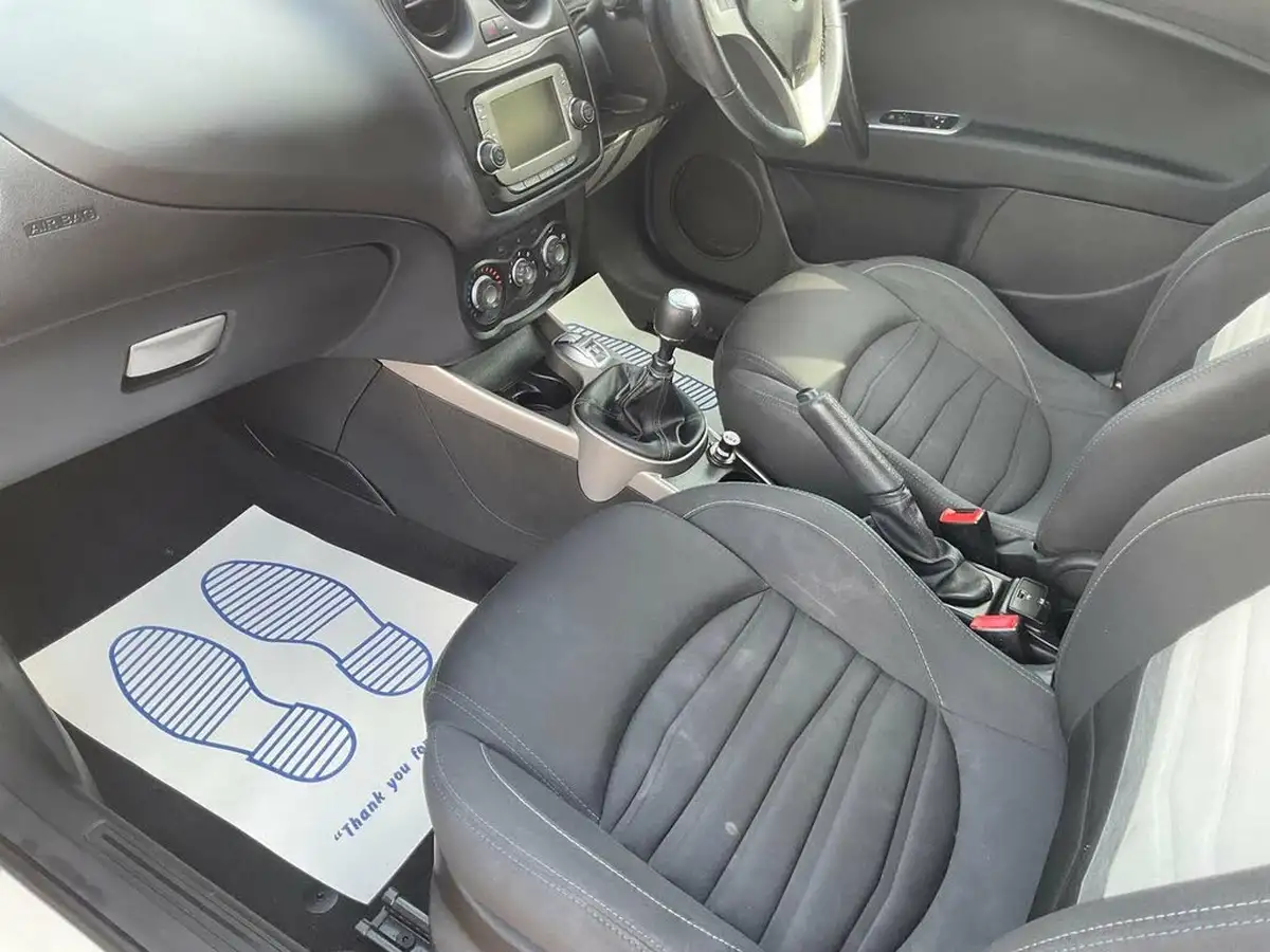 2014-alfa-romeo-mito-13jtdm-2-sprint-big-12