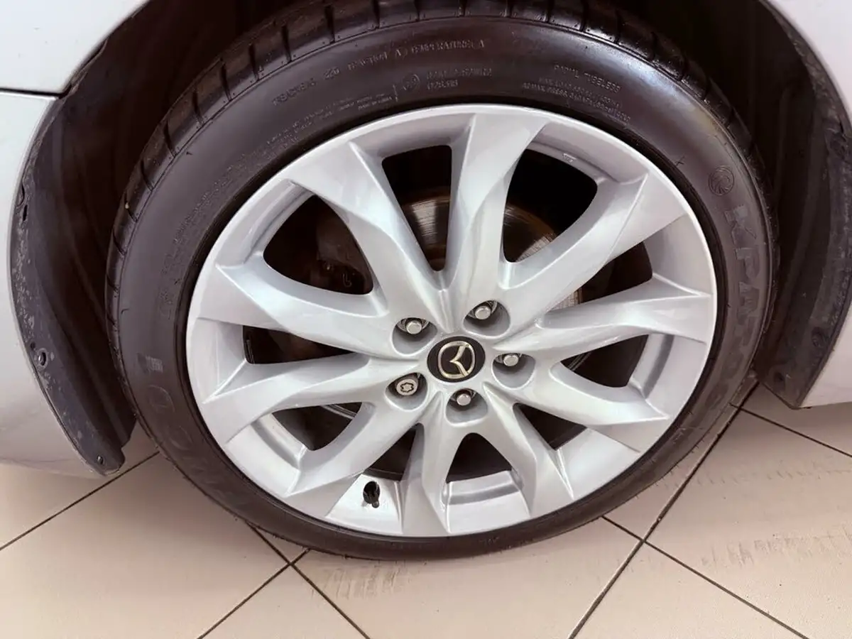 2014-mazda-mazda3-20-sport-nav-120ps-fastback-4d-big-24