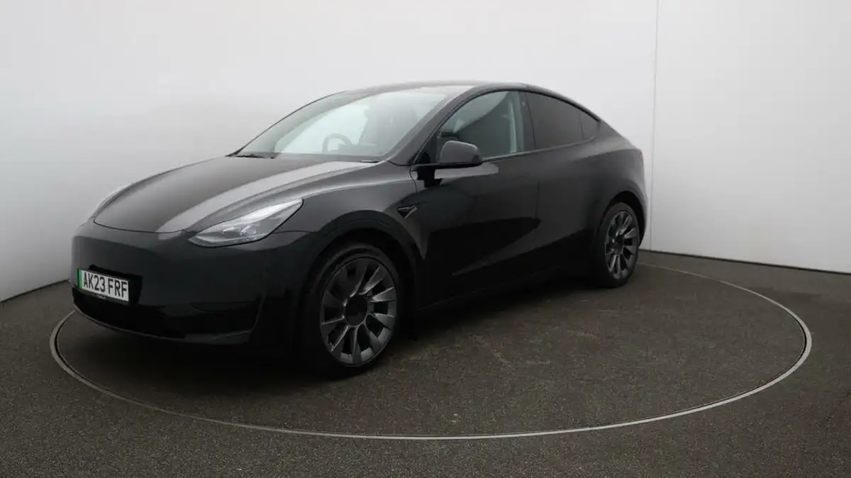 2023-tesla-model-y-e-rwd-big-64