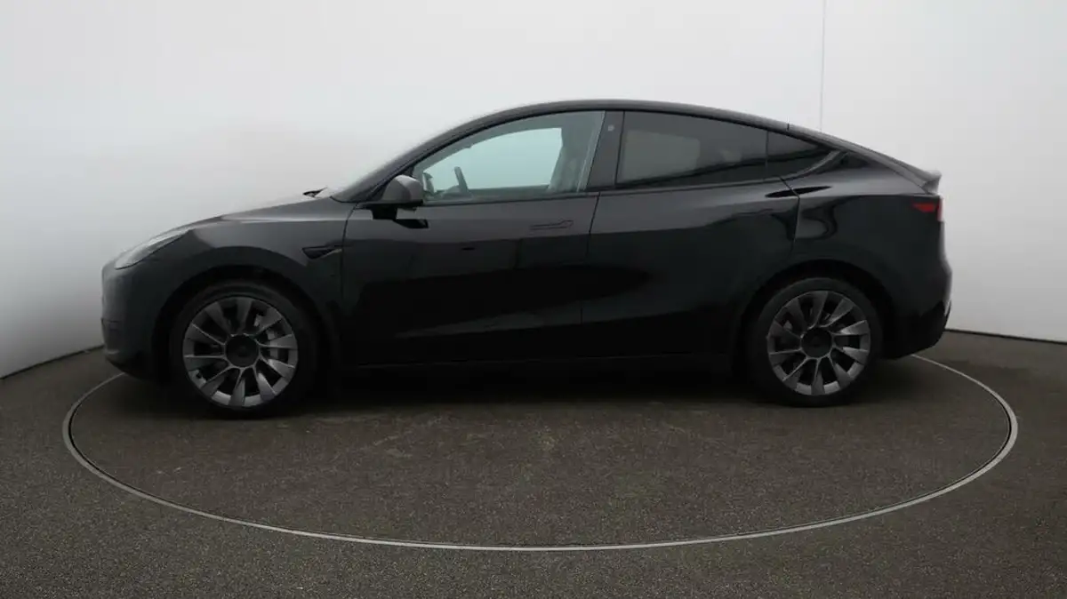 2023-tesla-model-y-e-rwd-big-60