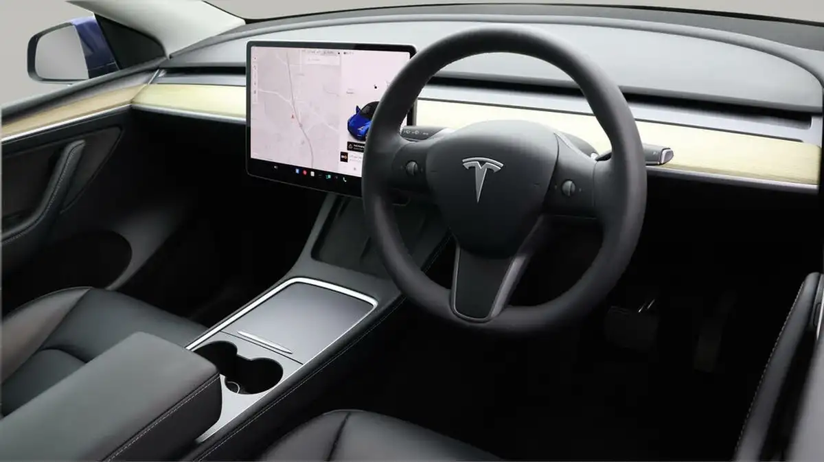 2023-tesla-model-y-e-long-range-big-8