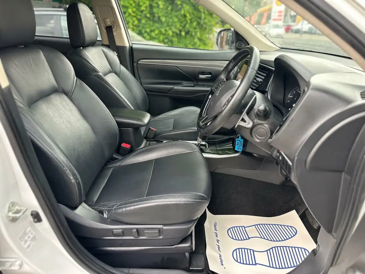 2020-mitsubishi-outlander-20-exceed-big-10
