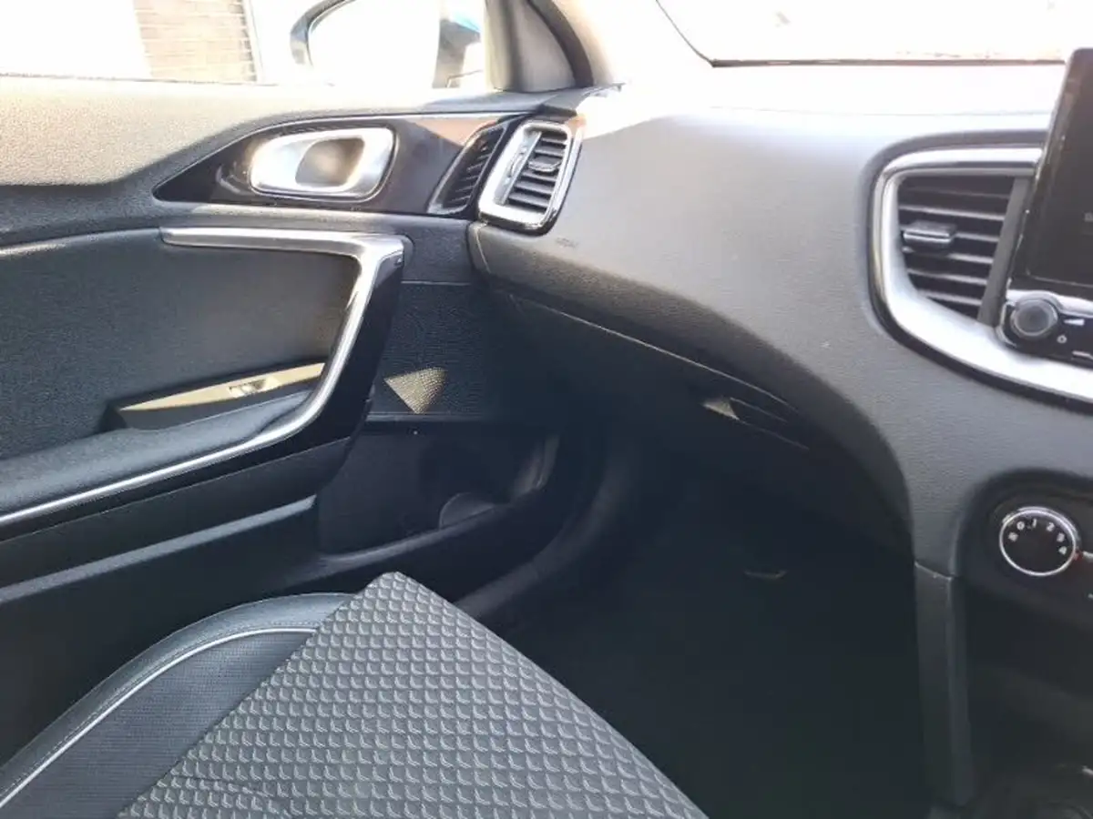 2022-kia-xceed-10-t-gdi-connect-big-14