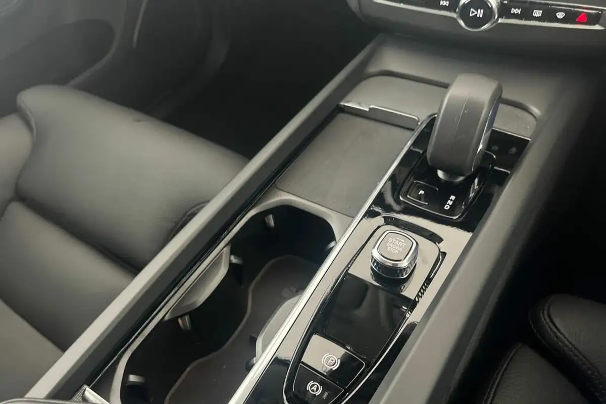 2024-volvo-xc60-20-b5-plus-big-12