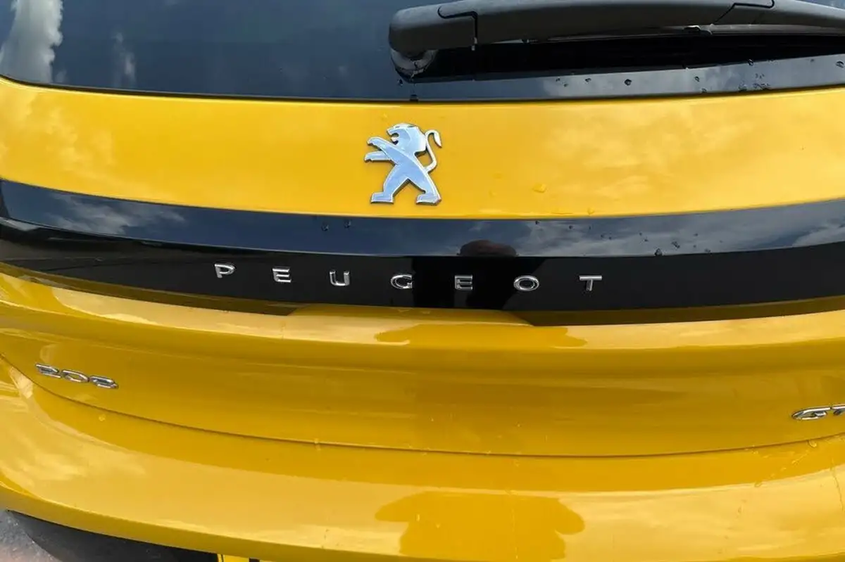 2022-peugeot-208-15-bluehdi-gt-100ps-big-35