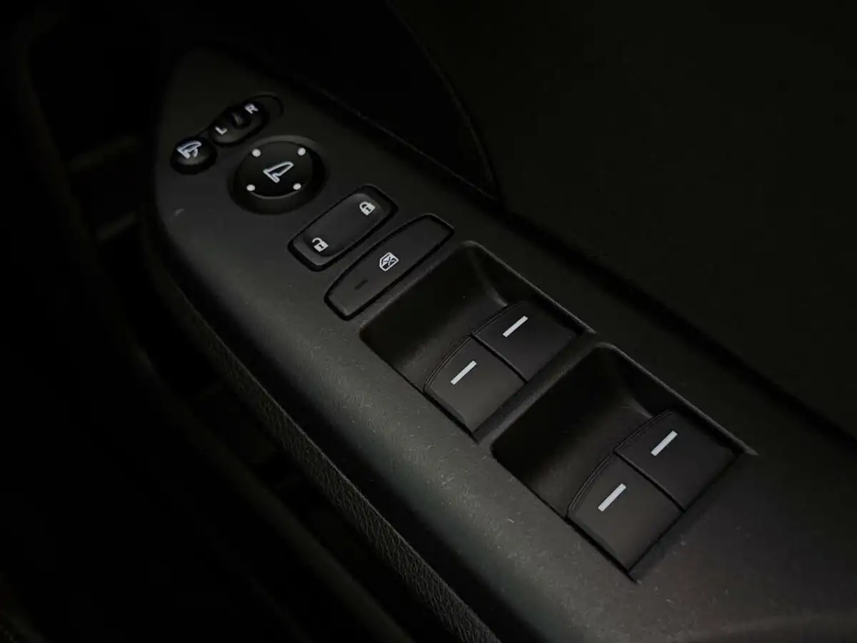 2018-honda-civic-10-vtec-turbo-sr-126ps-hatchback-5d-big-23