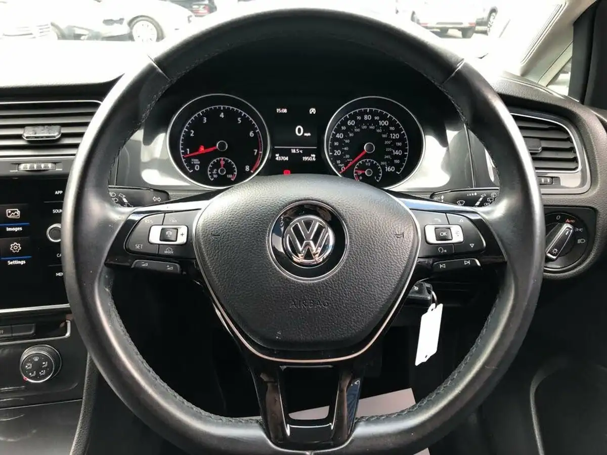 2018-volkswagen-golf-14-tsi-se-hatchback-3d-big-35