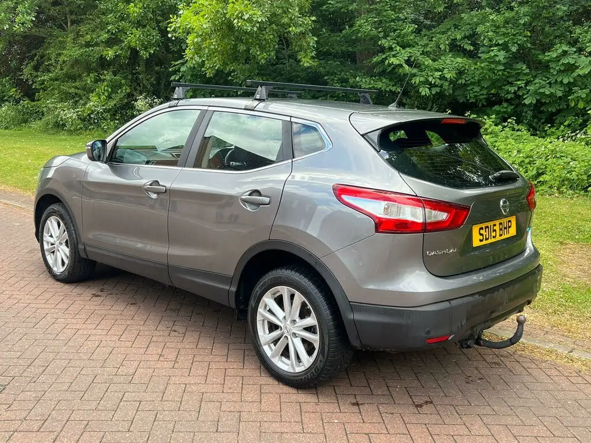 2015-nissan-qashqai-15dci-acenta-smart-vision-pack-big-3