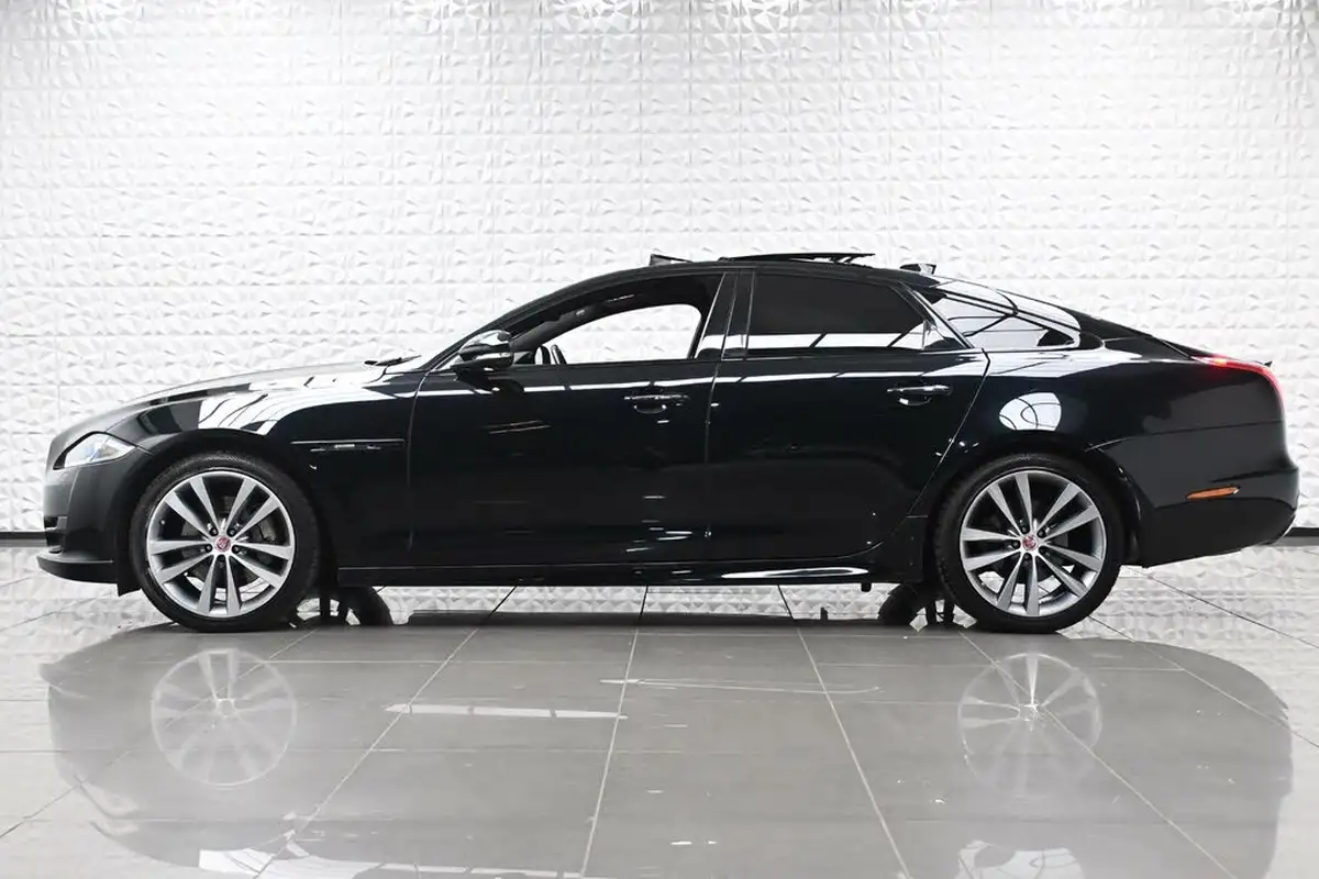 2018-jaguar-xj-series-30td-xj-r-sport-30tdv6-296bhp-big-7