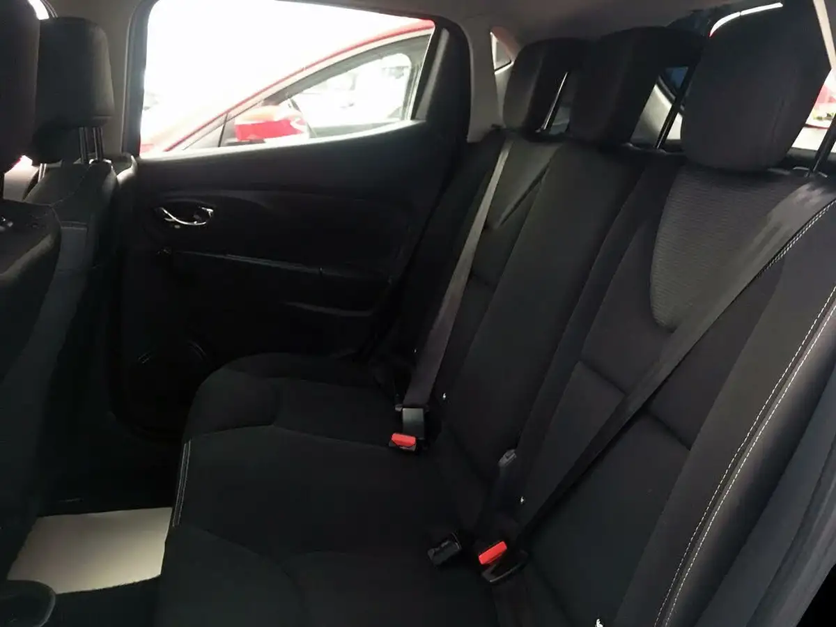 2014-renault-clio-15td-dynamique-medianav-edc-auto-big-13