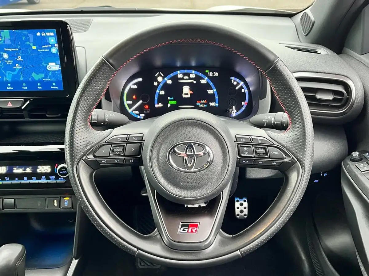 2023-toyota-yaris-cross-15-vvt-i-gr-sport-big-18