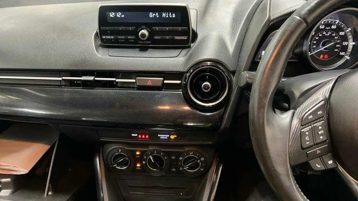 2017-mazda-mazda2-15-se-l-75ps-big-8