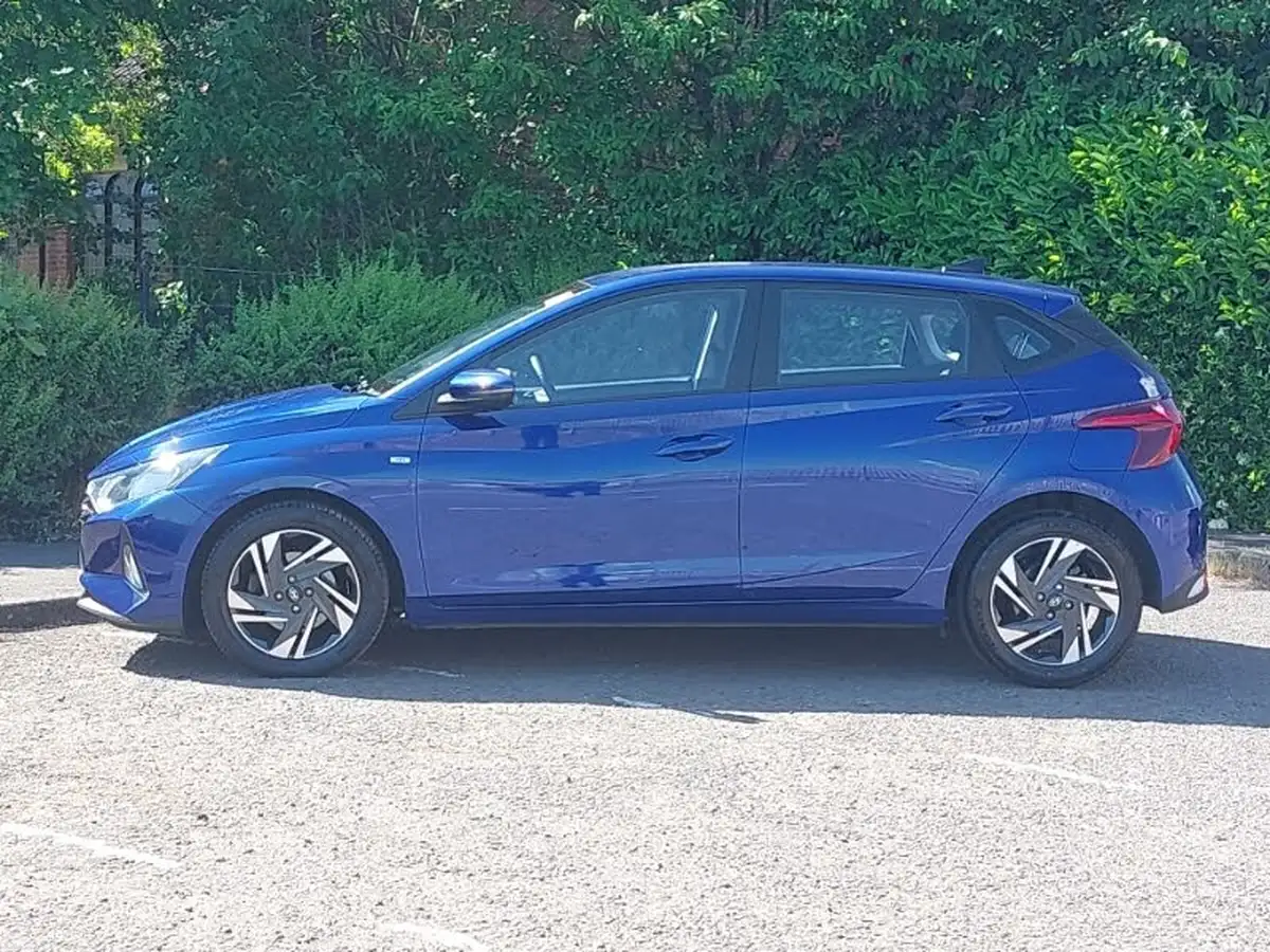2022-hyundai-i20-10-t-gdi-se-connect-eclutch-imt-big-3