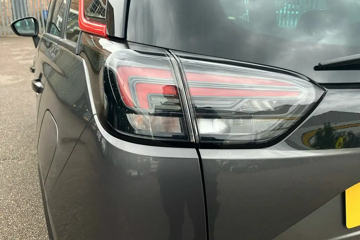 2023-vauxhall-crossland-12-gs-130ps-auto-big-27