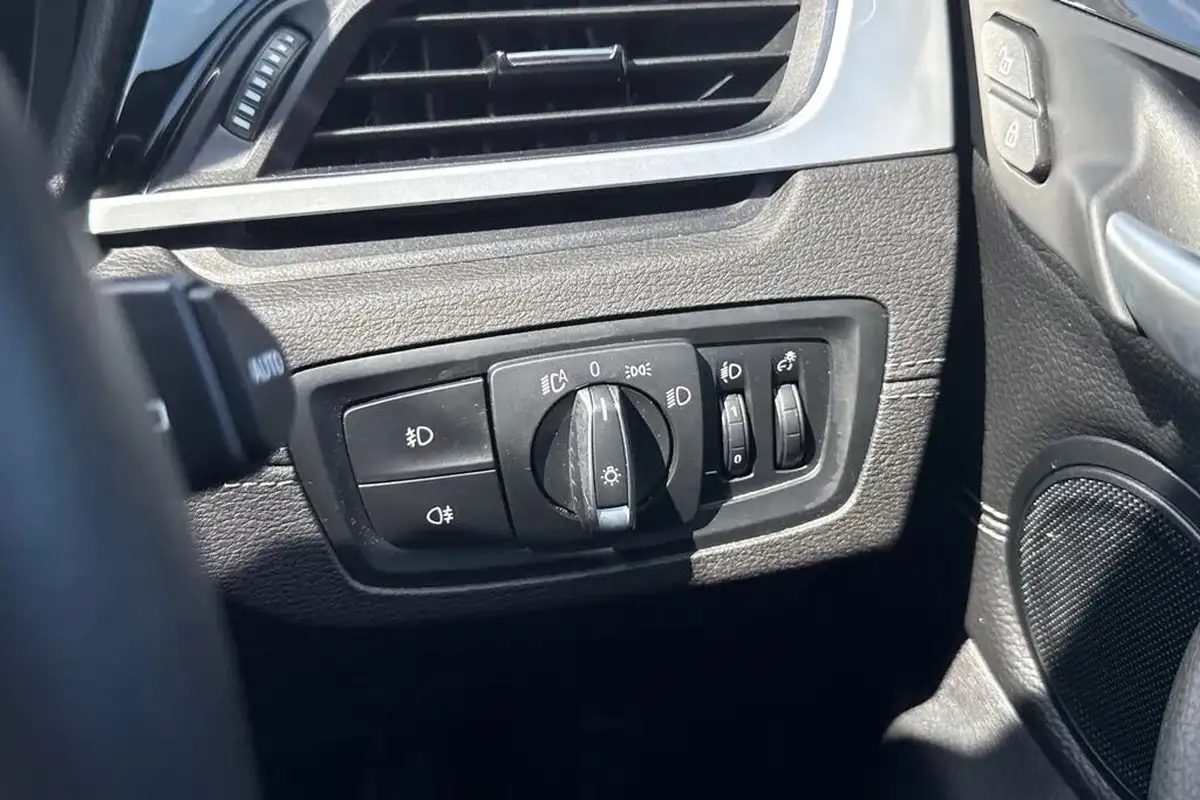 2022-bmw-x1-20td-sdrive18d-xline-sport-auto-big-42