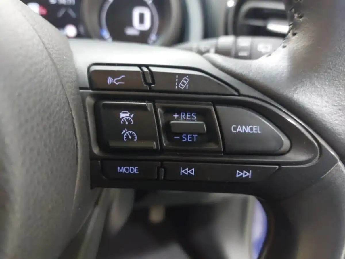 2023-toyota-yaris-cross-15-vvt-i-icon-big-12