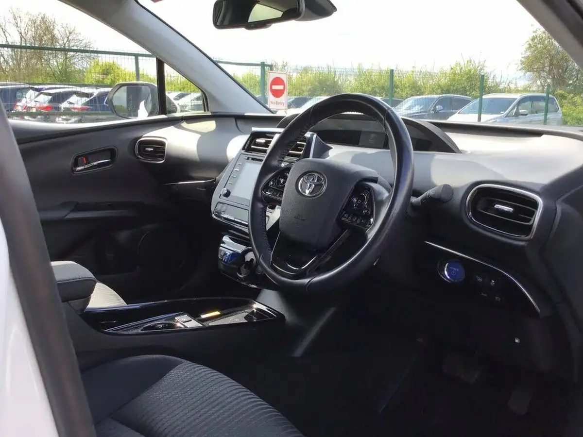 2021-toyota-prius-18-vvt-i-business-edition-plus-cvt-big-15