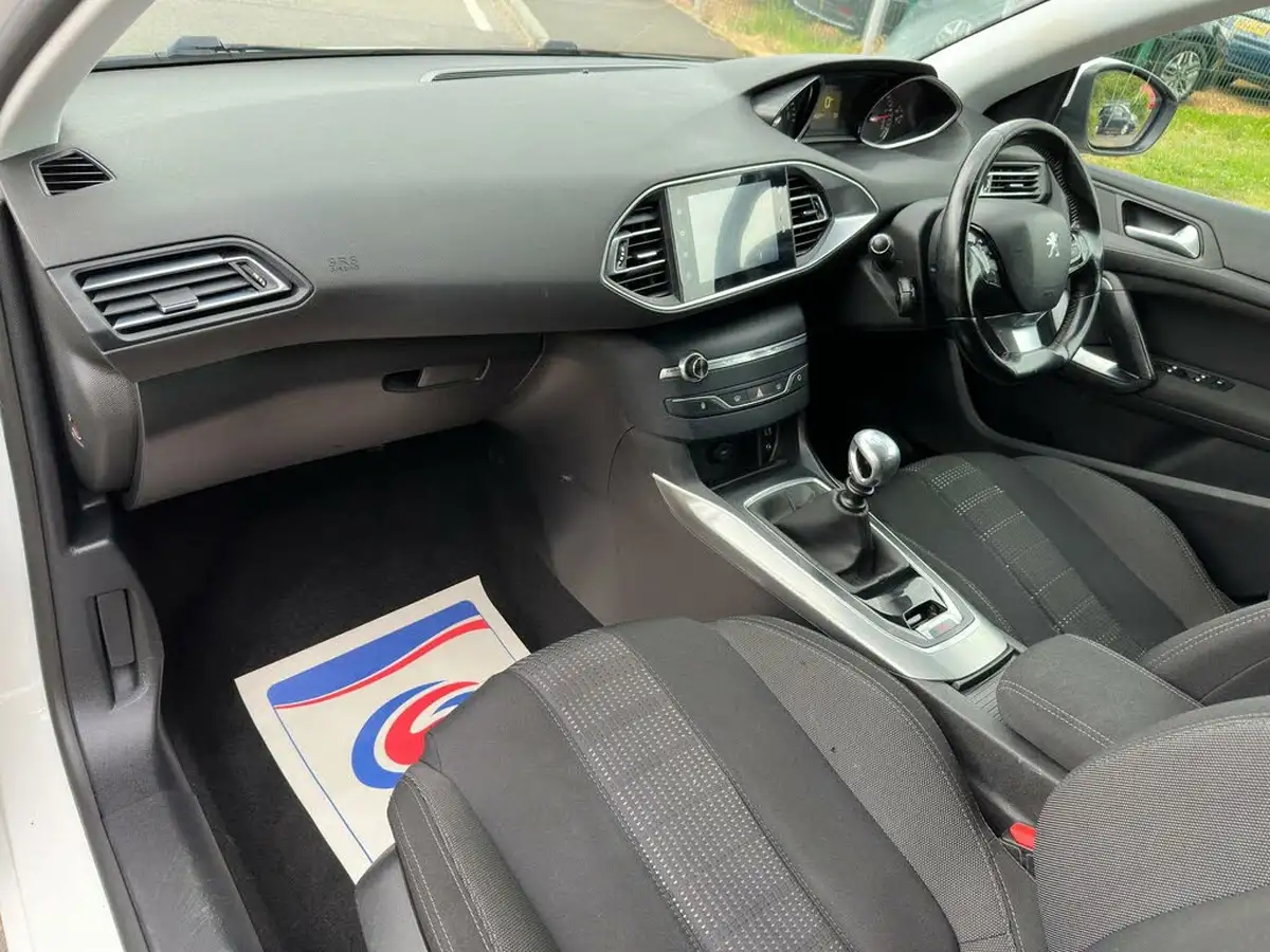 2017-peugeot-308-16-bluehdi-allure-big-32