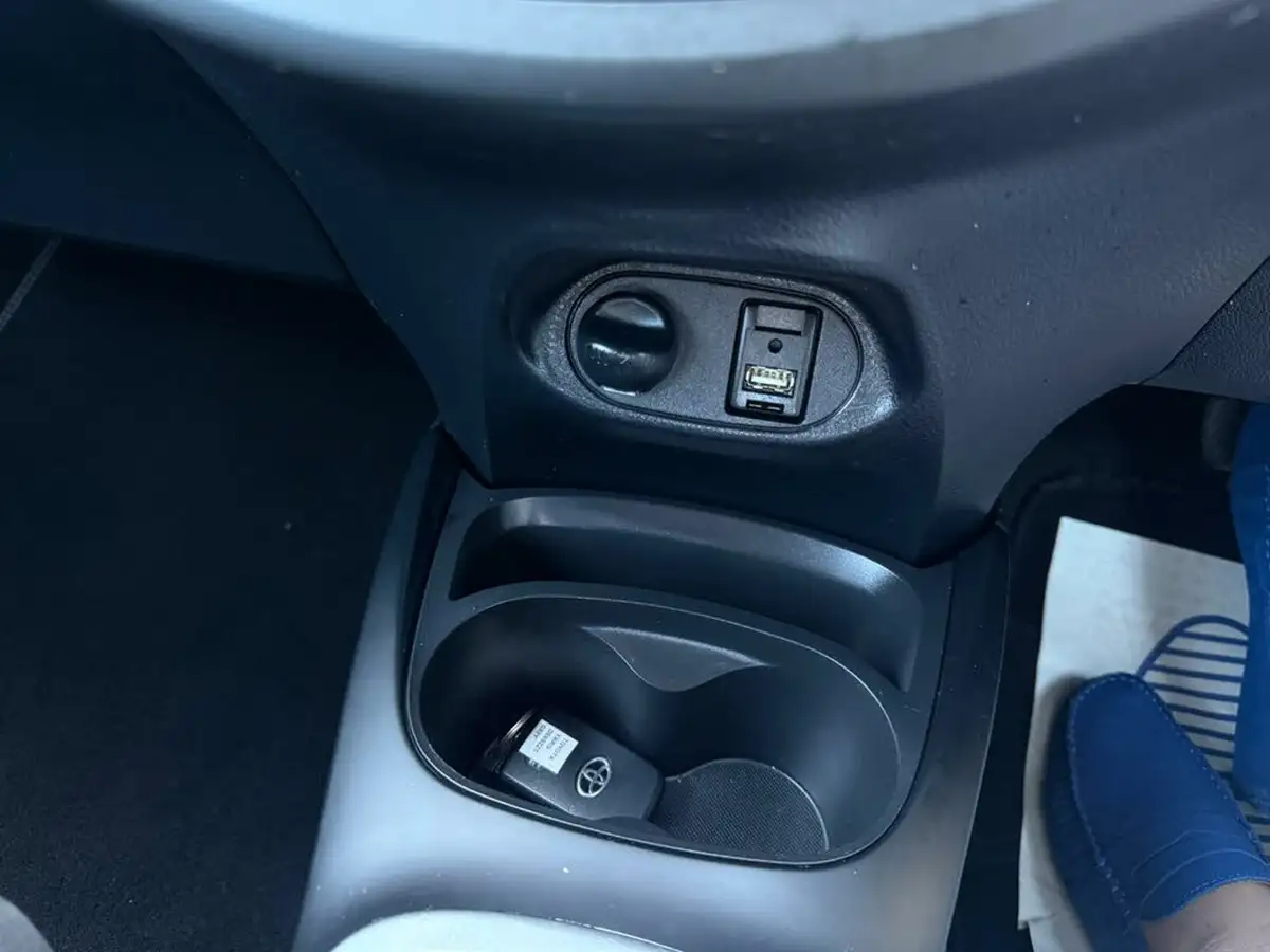 2019-toyota-yaris-15-vvt-i-icon-tech-98bhp-hybrid-1497cc-e-cvt-big-41