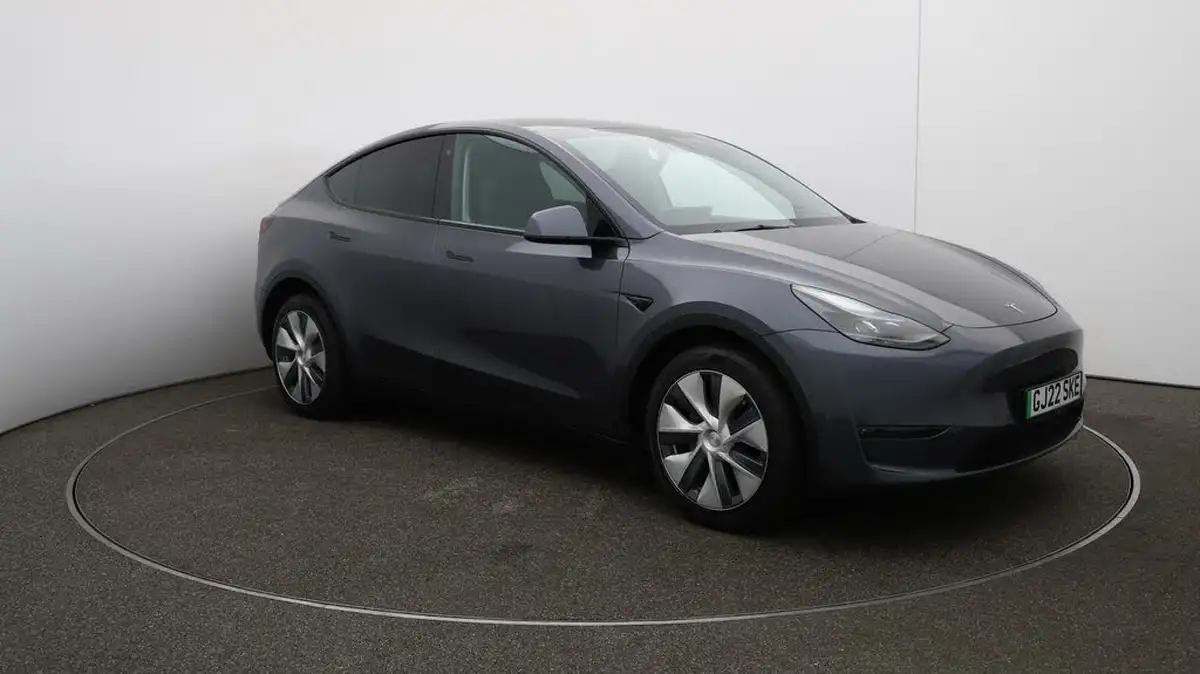 2022-tesla-model-y-e-long-range-big-44